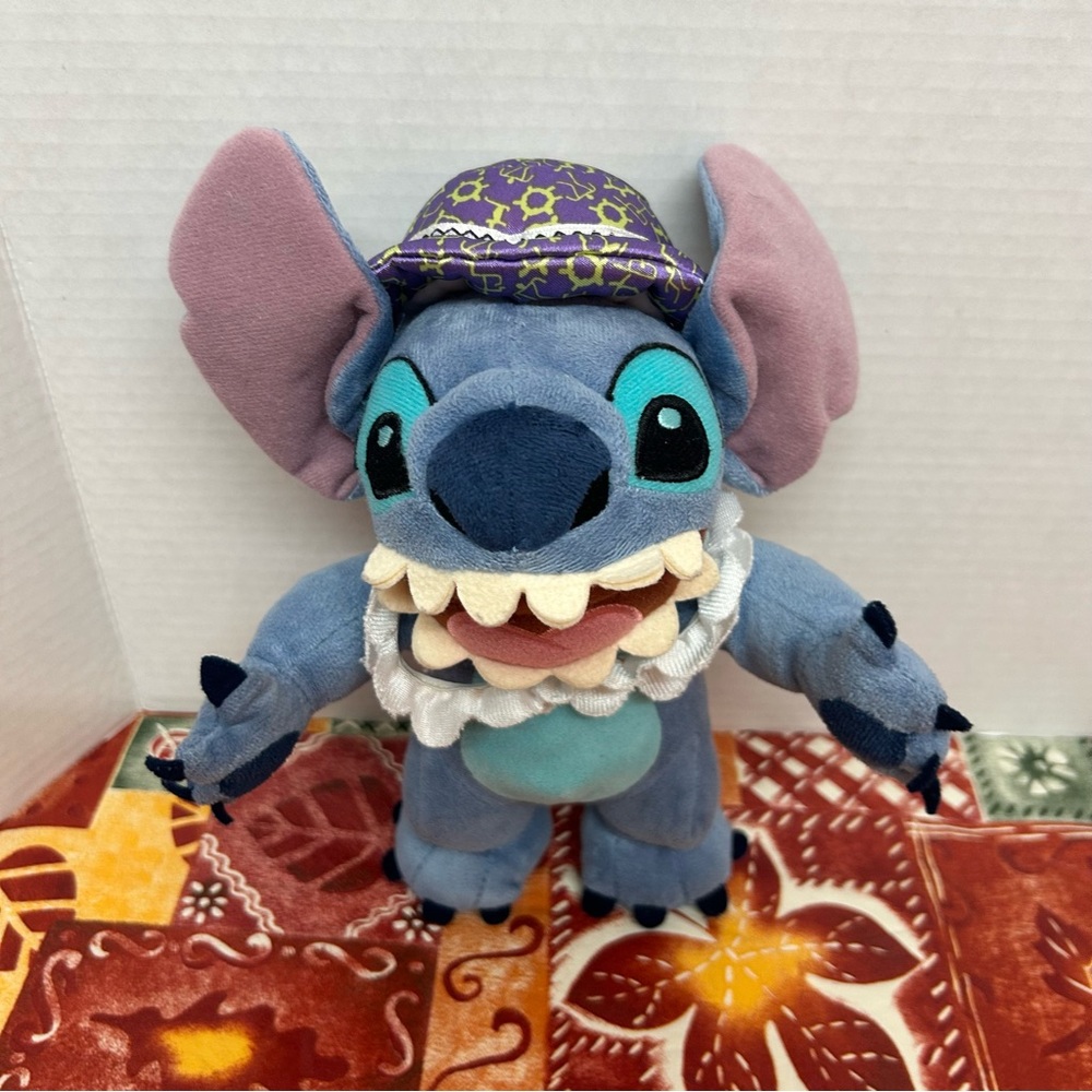 Disney Aulani Hawaiian Stitch plush 10" Disney theme park merch resort & spa lei
